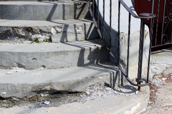 Cost of Cement Stairs Repair in West Des Moines